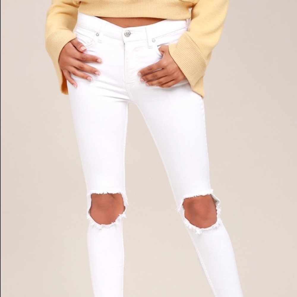 HIGH RISE BUSTED WHITE DISTRESSED SKINNY JEANS 26